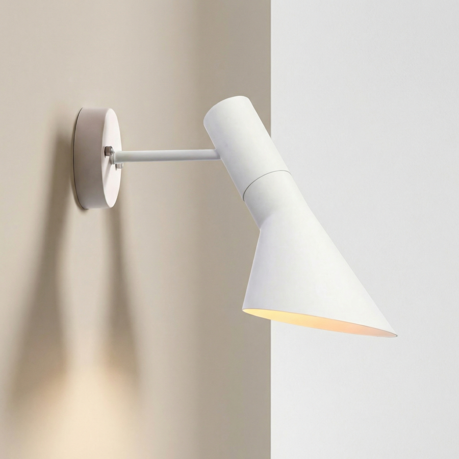 Minimalist Bedside Wall Light – Iron Sconce with Wood Detail