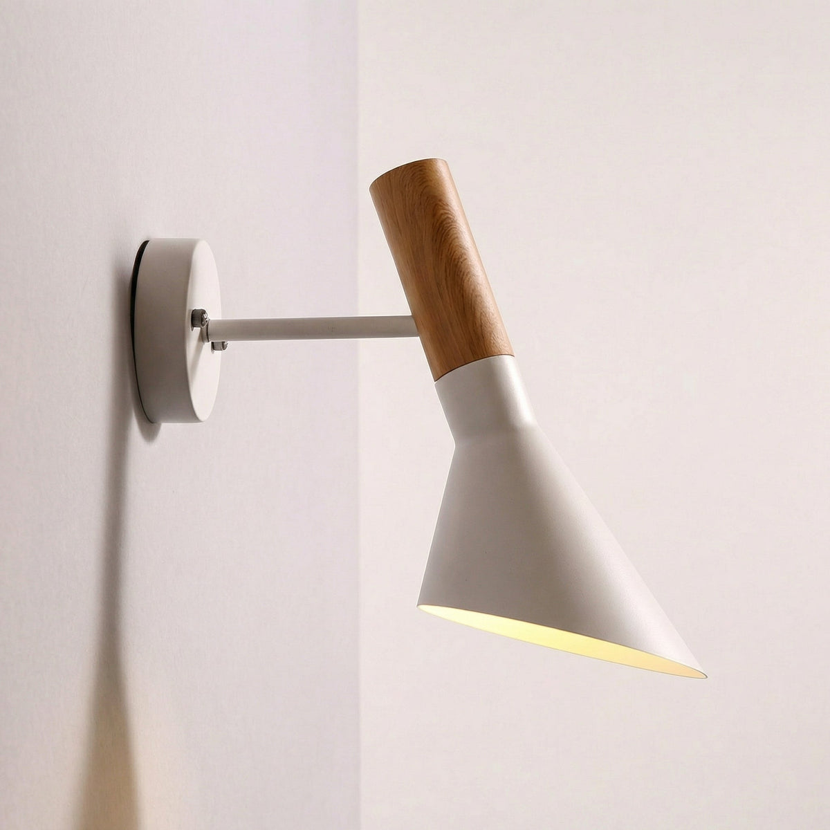 Minimalist Bedside Wall Light – Iron Sconce with Wood Detail